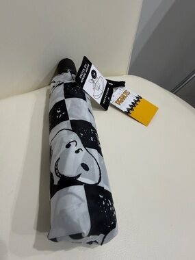 Peanuts Snoopy Black & White Auto Close Umbrella